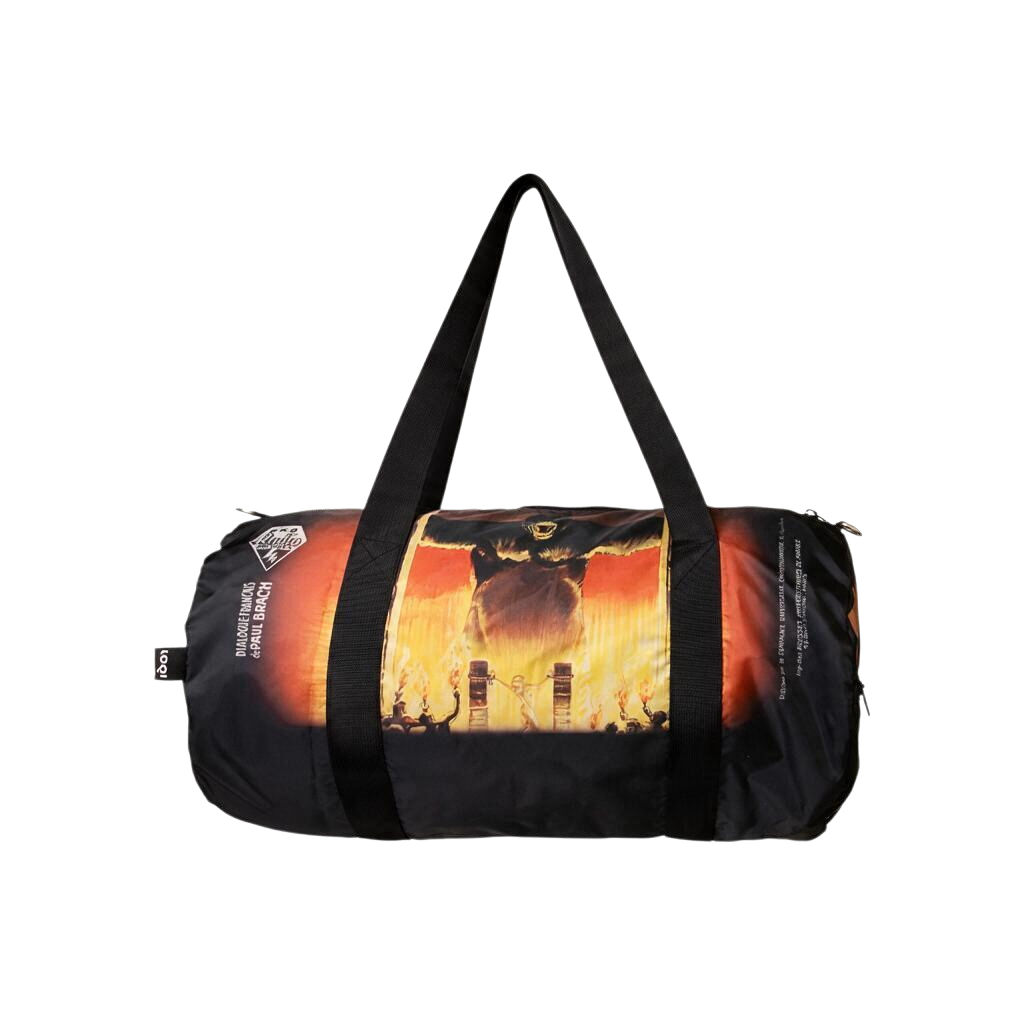 Recycled LOQI weekender bag featuring Coudon's King Kong artwork from Cinema Classics. Made from water-resistant 100% recycled taffeta. Measures 25 × 50 × 25 cm with carry handles, an outside zip pocket and an adjustable removable shoulder strap.